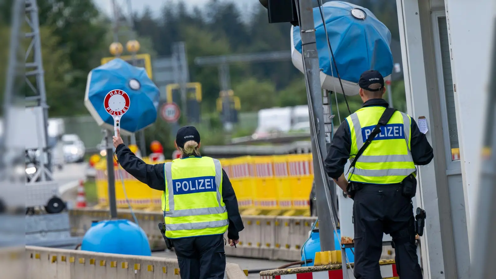 Von Montag an soll an allen deutschen Landgrenzen kontrolliert werden. (Foto: Peter Kneffel/dpa)