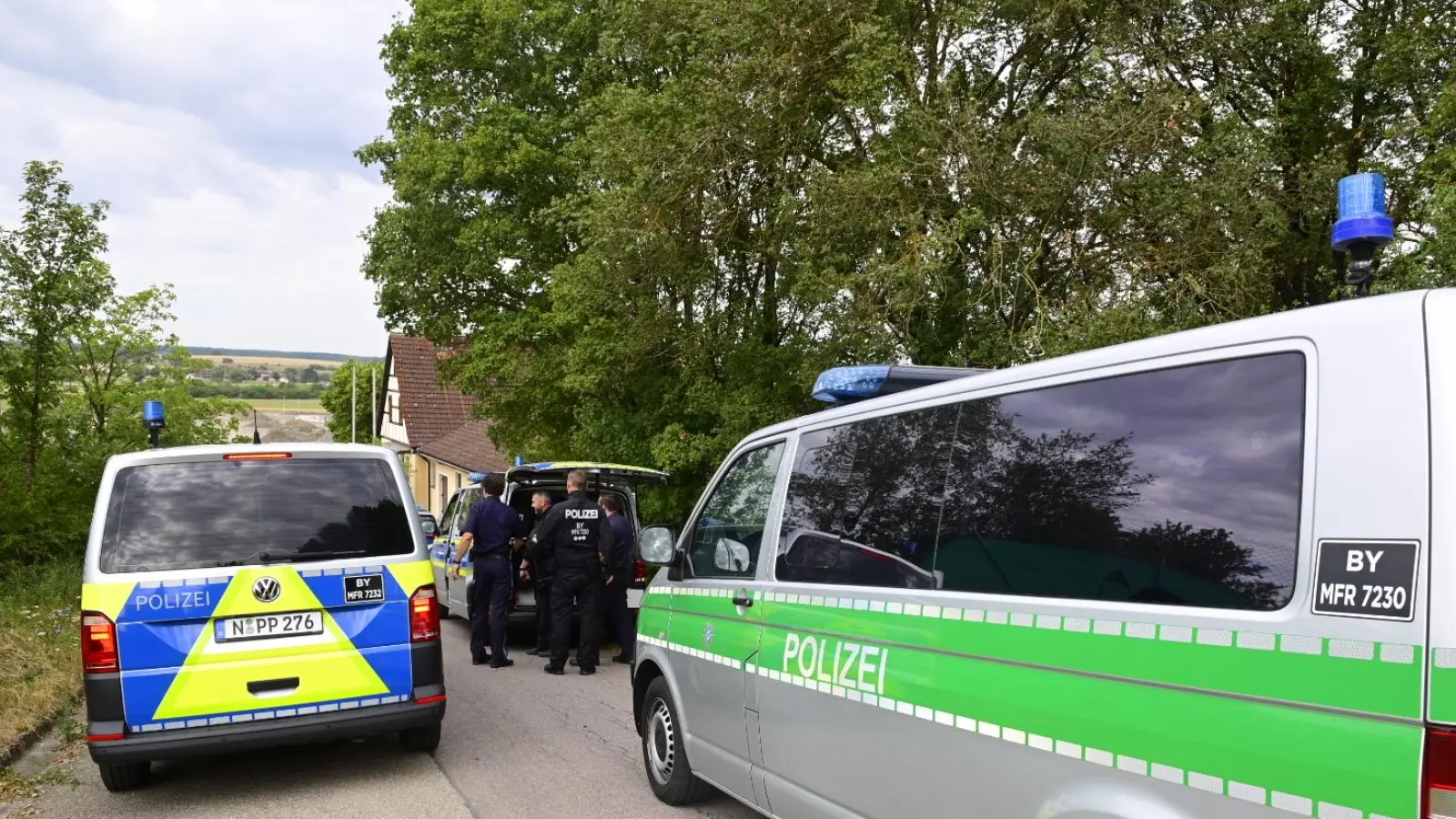 Nach einem Hinweis auf einen maskierten Mann begann ein großer Polizeieinsatz in Colmberg. (Foto: Jim Albright)