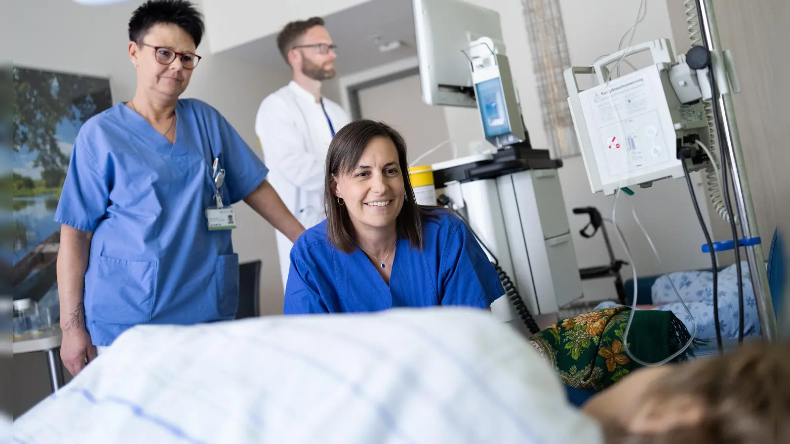 Das Team der Palliativstation am Ansbacher Krankenhaus behandelt Patienten mit weit fortgeschrittenen Erkrankungen. (Das Bild entstand nicht bei der Behandlung des geschilderten Falls.). (Archivbild: ANregiomed/Tyler Larkin)