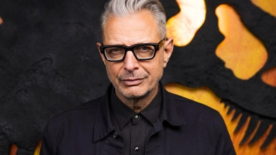 Jeff Goldblum, Schauspieler aus den USA, während eines Fototermins, um den Film &quot;Jurassic World Dominion&quot; auf dem Gelände der Universal Studios in Los Angeles zu bewerben. (Foto: Willy Sanjuan/Invision/AP/dpa)