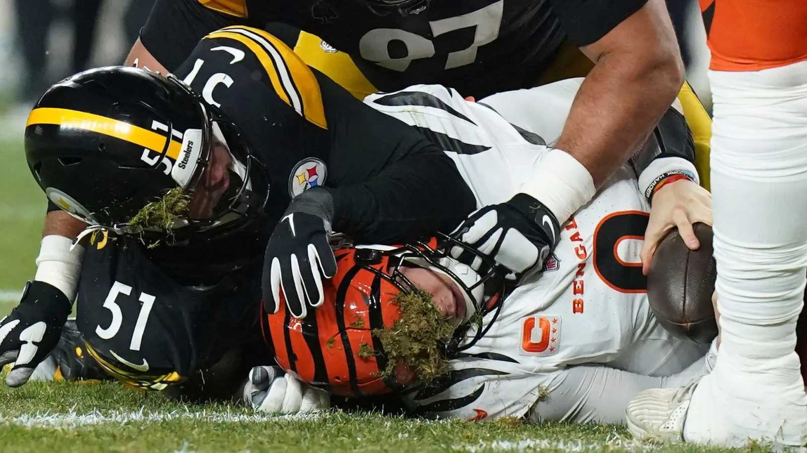 Die Cincinnati Bengals um Quarterback Joe Burrow bissen sich in Pittsburgh durch. (Foto: Matt Freed/AP/dpa)