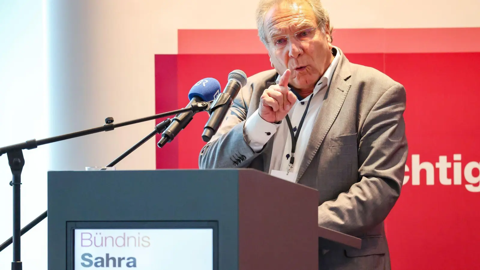 Klaus Ernst ist auf Platz eins der Landesliste des BSW für die Bundestagswahl gewählt worden. (Archivfoto) (Foto: Daniel Löb/dpa)