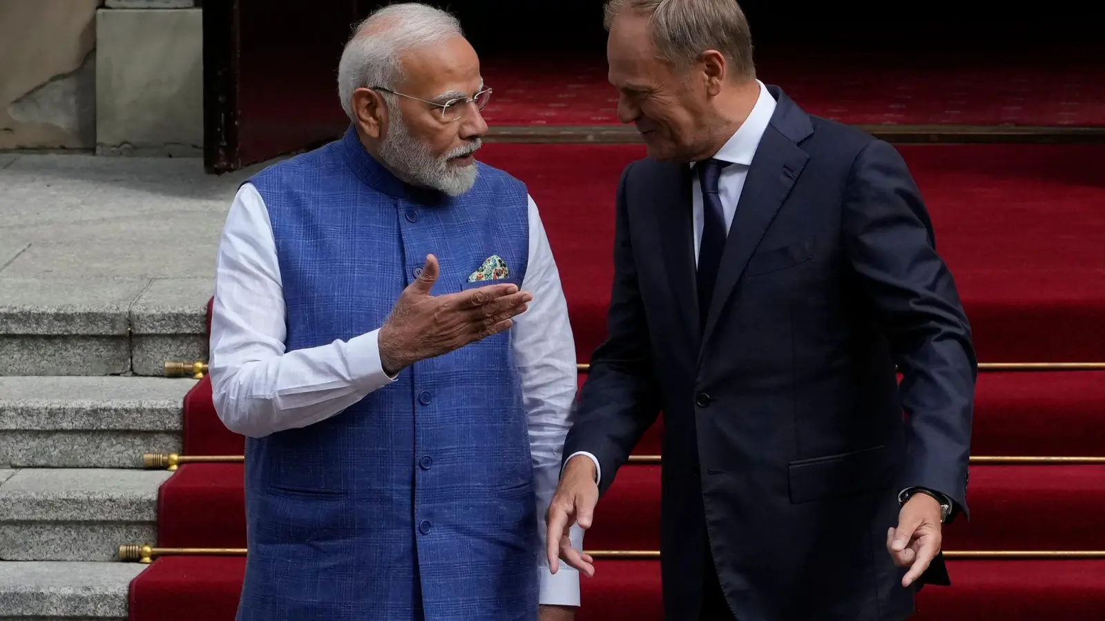 Der indische Ministerpräsident Narendra Modi im Gespräch mit seinem polnischen Amtskollegen Donald Tusk (Foto Aktuell) (Foto: Czarek Sokolowski/AP/dpa)