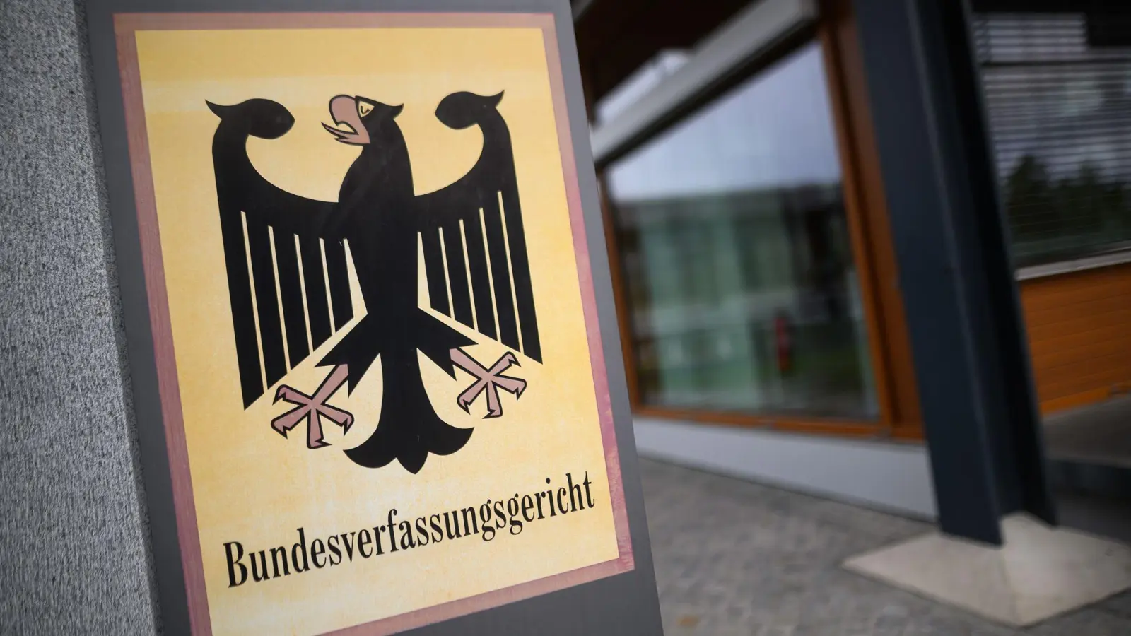 Das Bundesverfassungsgericht muss sich mit mehreren Beschwerden von Journalisten gegen eine Abhöraktion bayerischer Ermittler befassen. (Archivbild) (Foto: Sebastian Gollnow/dpa)