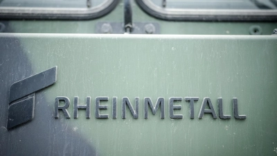 Das Logo des Rüstungskonzerns Rheinmetall an einem Fahrzeug der Bundeswehr bei der Nato-Übung Quadriga 2024. (Foto: Kay Nietfeld/dpa)