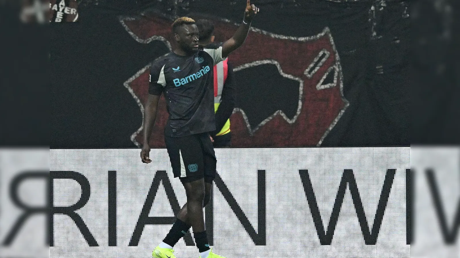 Victor Boniface trifft nach seiner Rückkehr für Leverkusen. (Foto: Carmen Jaspersen/dpa)