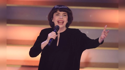 Mireille Mathieu will mehr Zeit für sich (Archivbild). (Foto: Bodo Schackow/dpa)