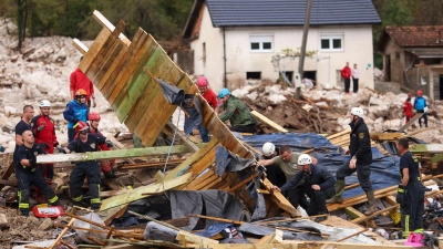 Bei Überschwemmungen und Erdrutschen in Bosnien-Herzegowina kamen mindestens 16 Menschen ums Leben. (Foto: Armin Durgut/AP)