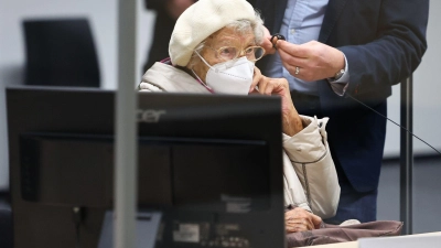 Der BGH hat die Verurteilung einer früheren KZ-Sekretärin wegen Beihilfe zum Massenmord bestätigt. (Foto:Archiv) (Foto: Christian Charisius/dpa)