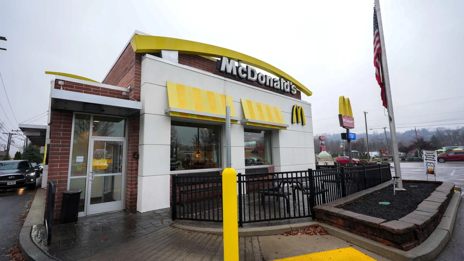 Ein Kunde hatte den Verdächtigen in einem McDonald&#39;s-Restaurant von Fahndungsfotos erkannt. (Foto: Gene J. Puskar/AP/dpa)