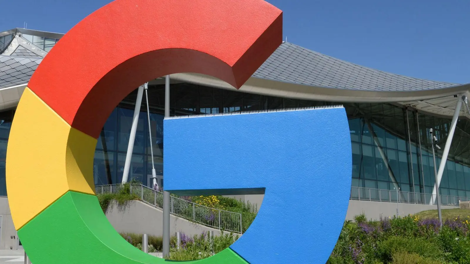 Die von einem russischen Gericht verhängte Strafsumme gegen Google hat den Wert des Unternehmens bereits um ein Vielfaches überschritten. (Symbolbild) (Foto: Andrej Sokolow/dpa)