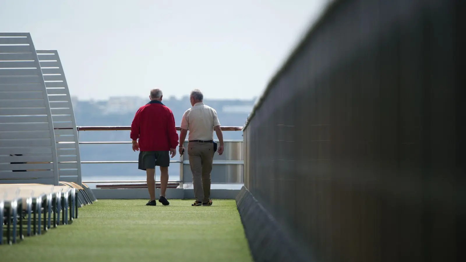 Der Begriff „Seniorenreise“ ist nicht geschützt. Deshalb ist es so wichtig, die Leistungen genau zu prüfen, ehe man bucht. (Foto: Andrea Warnecke/dpa-tmn)