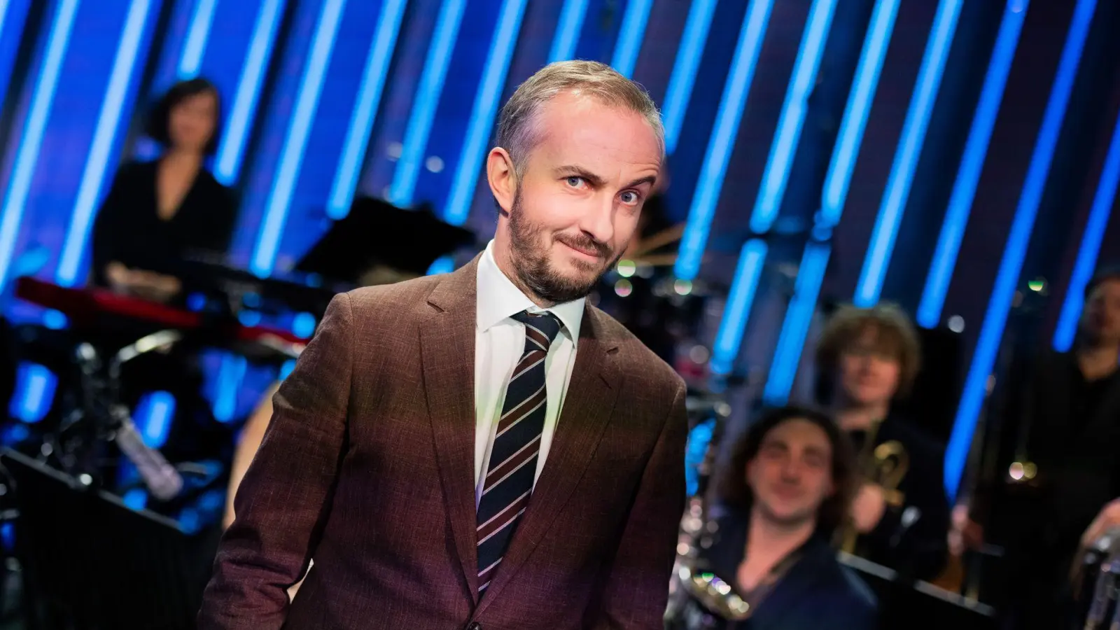 Im skurrilen Champagner-Streit mit dem TV-Moderator Jan Böhmermann droht dem umstrittenen AfD-Politiker Maximilian Krah eine Niederlage. (Archivbild) (Foto: Rolf Vennenbernd/dpa)