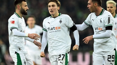 Rocco Reitz (M) und Franck Honorat (L) stehen vor der Rückkehr bei Borussia Mönchengladbach  (Foto: Federico Gambarini/dpa)