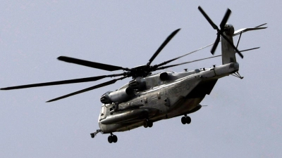 Ein solcher Marine CH-53E Super Stallion Hubschrauber ist bei stürmischem Wetter im Süden Kaliforniens verunglückt. (Foto: K.C. Alfred/The San Diego Union-Tribune/AP)