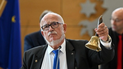 Er steht im Mittelpunkt des Polittheaters im Thüringer Landtag: AfD-Alterspräsident Jürgen Treutler. (Foto: Martin Schutt/dpa)