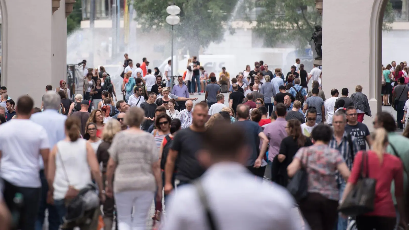 Der Zensus 2022 hat ergeben, dass in Deutschland deutlich weniger Menschen leben als angenommen. (Archivbild) (Foto: Sven Hoppe/dpa)