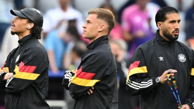 Deutschlands Leroy Sane (l-r), Joshua Kimmich und Emre Can vor dem Spiel. (Foto: Sven Hoppe/dpa)