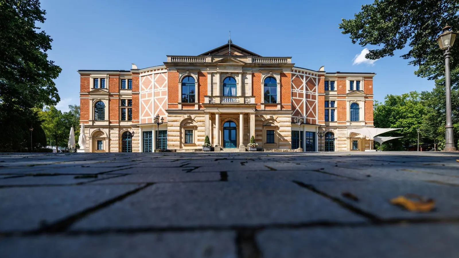 2026 wollten die Festspiele groß Jubiläum feiern - doch für die großen Pläne fehlt das Geld. (Archivbild) (Foto: Daniel Karmann/dpa)