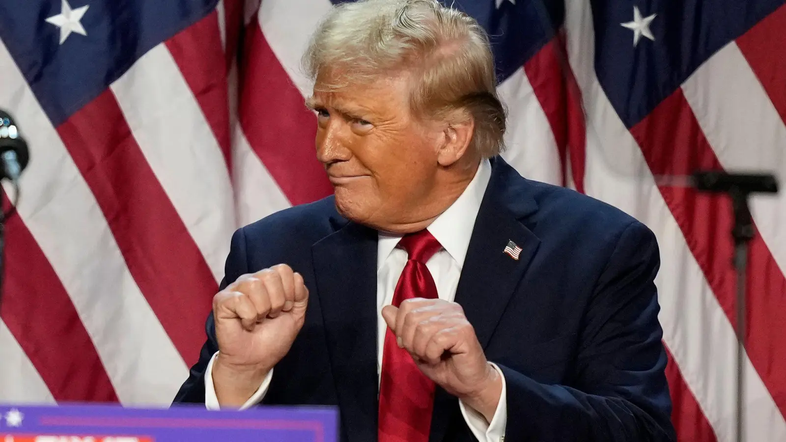 Trump tanzt bei seiner Wahlparty in Mar-a-Lago am 6. November 2024. (Archivbild) (Foto: Alex Brandon/AP)