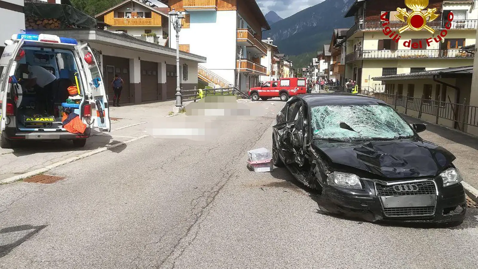 Drei Menschen starben bei einem Unfall - ein Gericht bestätigte nun das Strafmaß gegen die Fahrerin (Handout) (Foto: -/Vigili del fuoco/dpa)