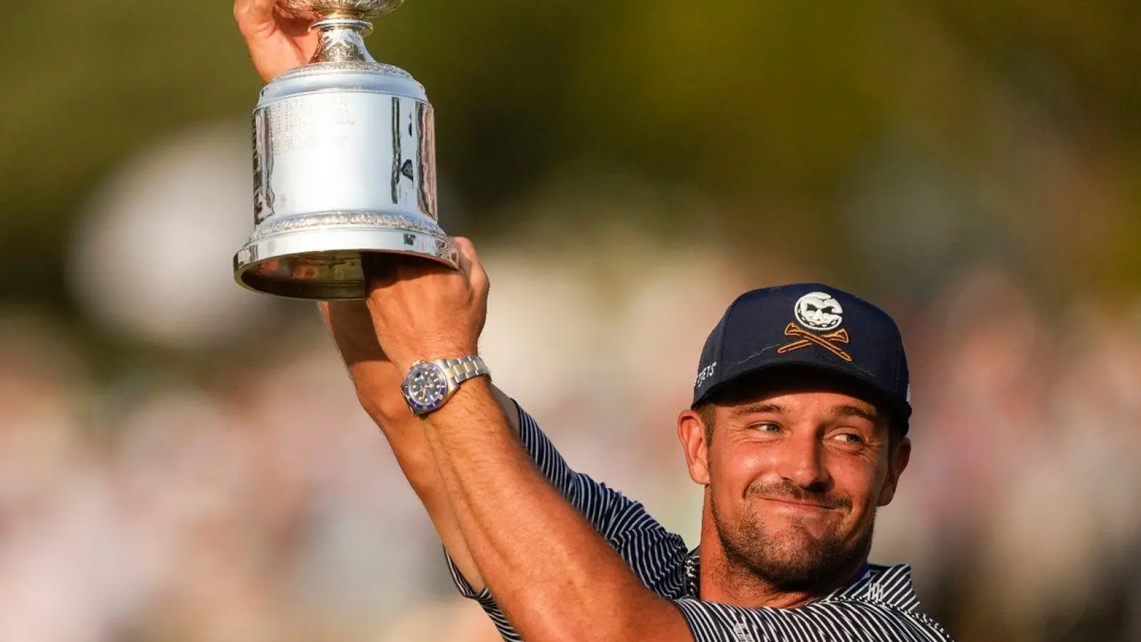 DeChambeau reichte eine 71er-Runde zum zweiten US-Open-Sieg nach seinem vorherigen Erfolg 2020. (Foto: Matt York/AP)