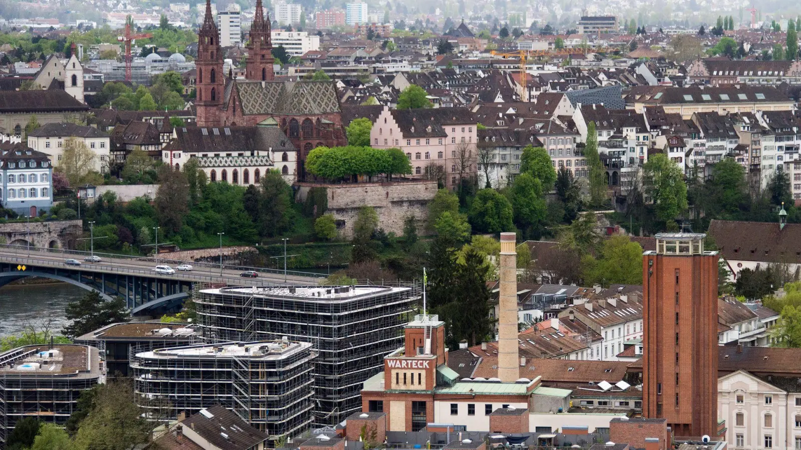 Basel hat im Rennen um die Austragung des ESC 2025 die Nase vor Genf. (Archivbild)  (Foto: Georgios Kefalas/Keystone/dpa)