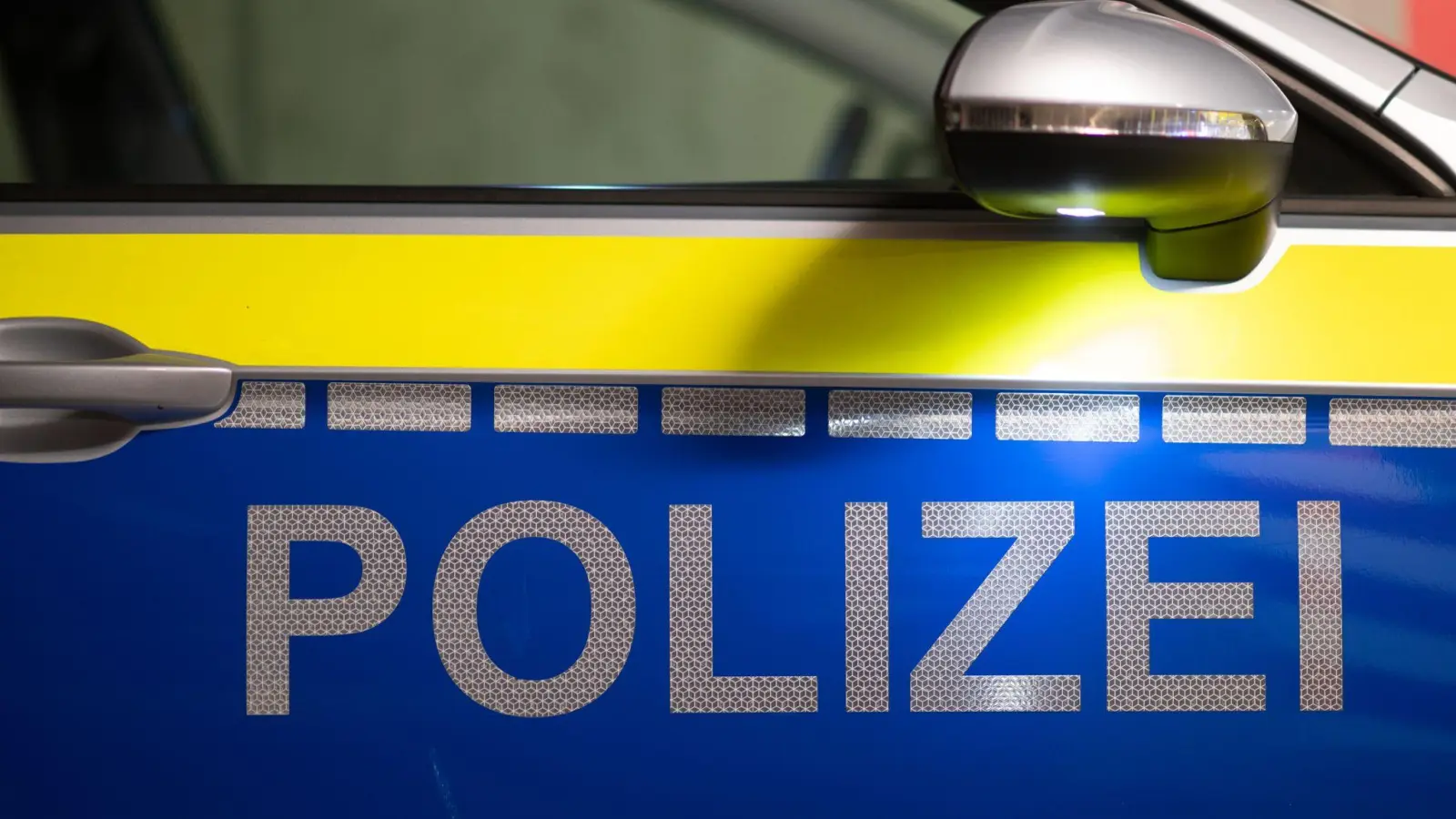 Großeinsatz der Polizei in München: Über 200 Gäste feierten in einem Einfamilienhaus, die Lage geriet außer Kontrolle. (Symbolbild) (Foto: Robert Michael/dpa)