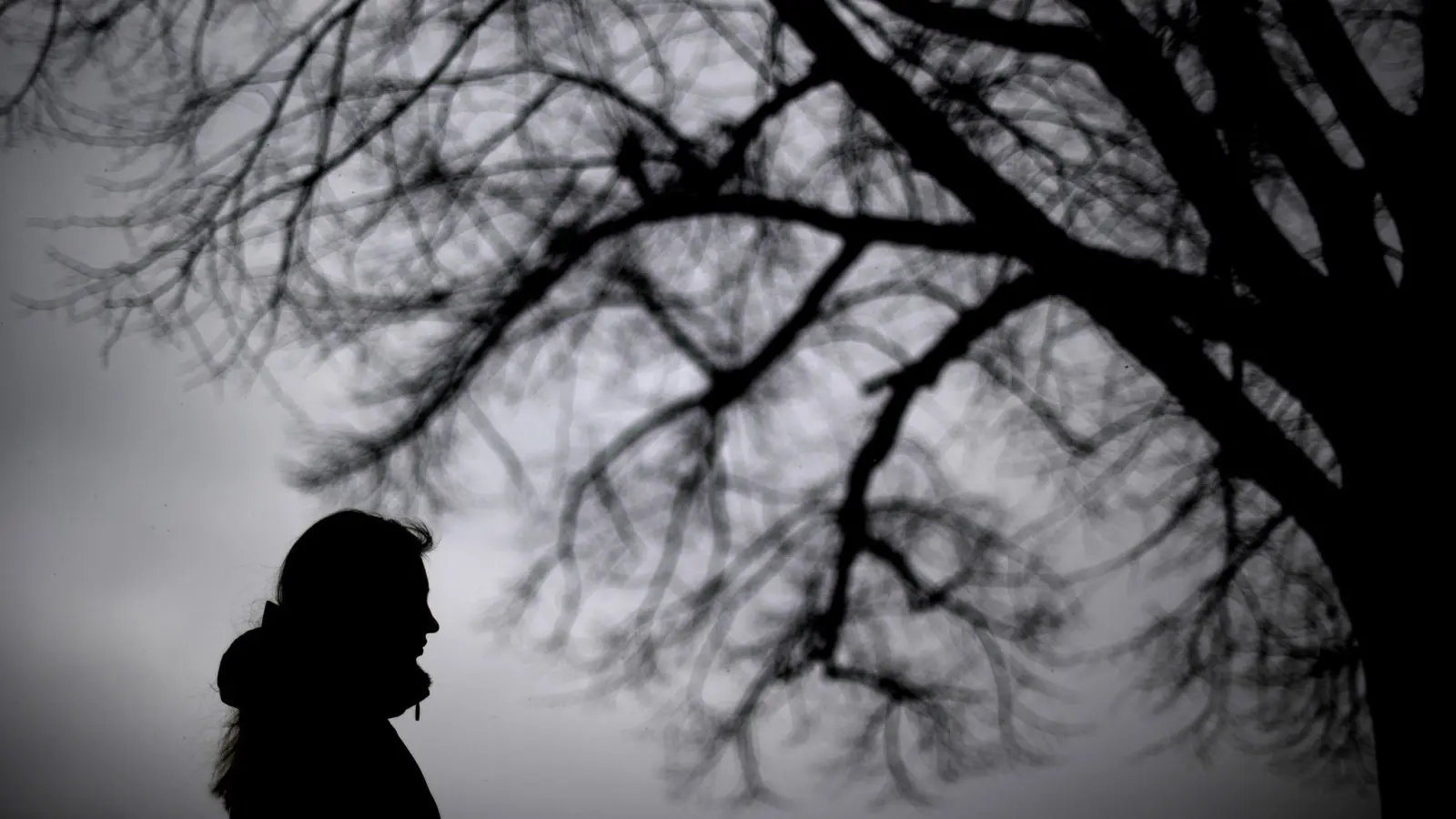 Rund ein Drittel der Teilnehmer einer repräsentativen Online-Umfrage in Deutschland bezeichnet sich als psychisch erkrankt. (Foto: Julian Stratenschulte/dpa)