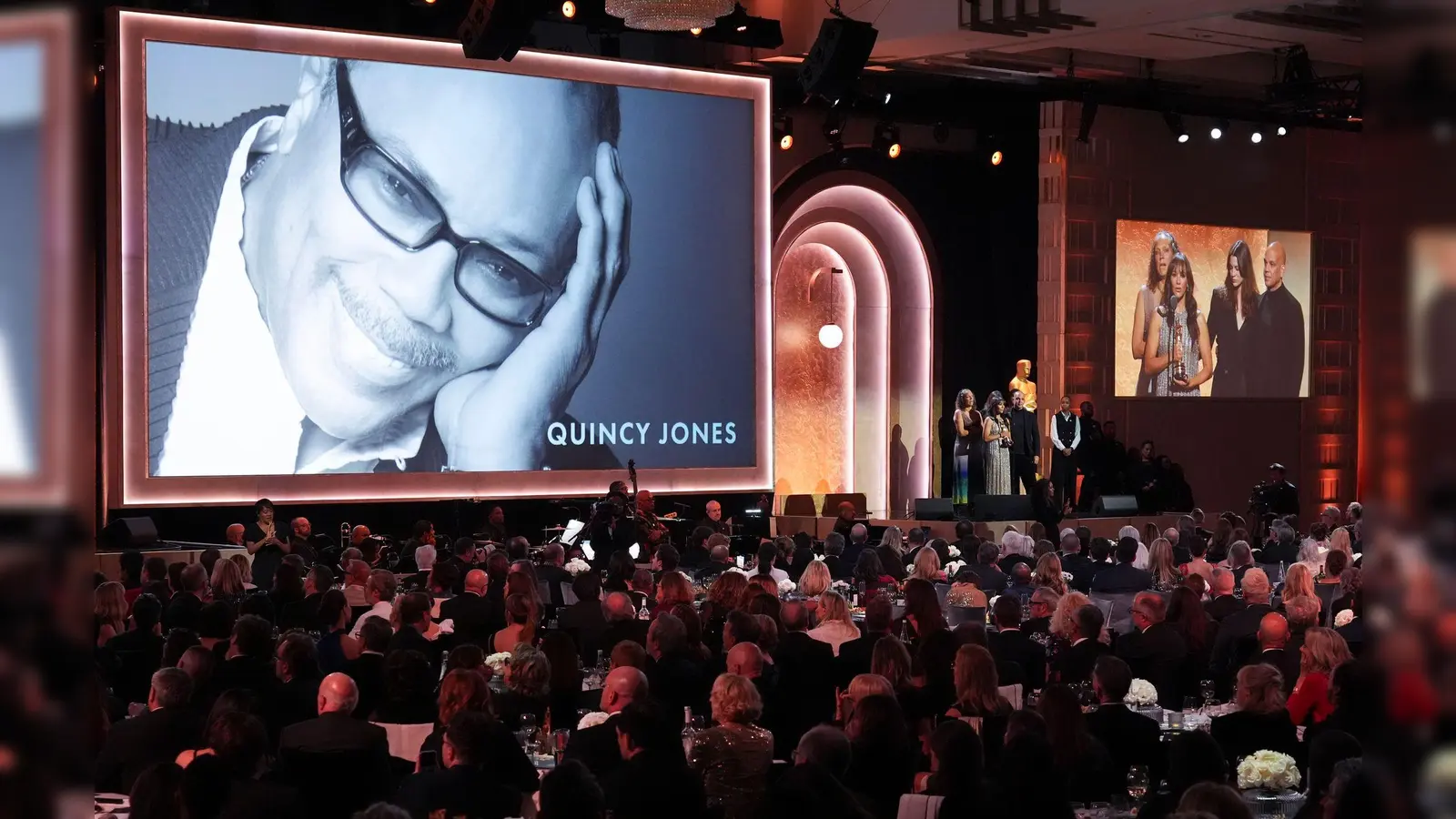 Der kürzlich verstorbene Musikproduzent Quincy Jones ist Preisträger eines Ehren-Oscars.  (Foto: Chris Pizzello/Invision via AP/dpa)