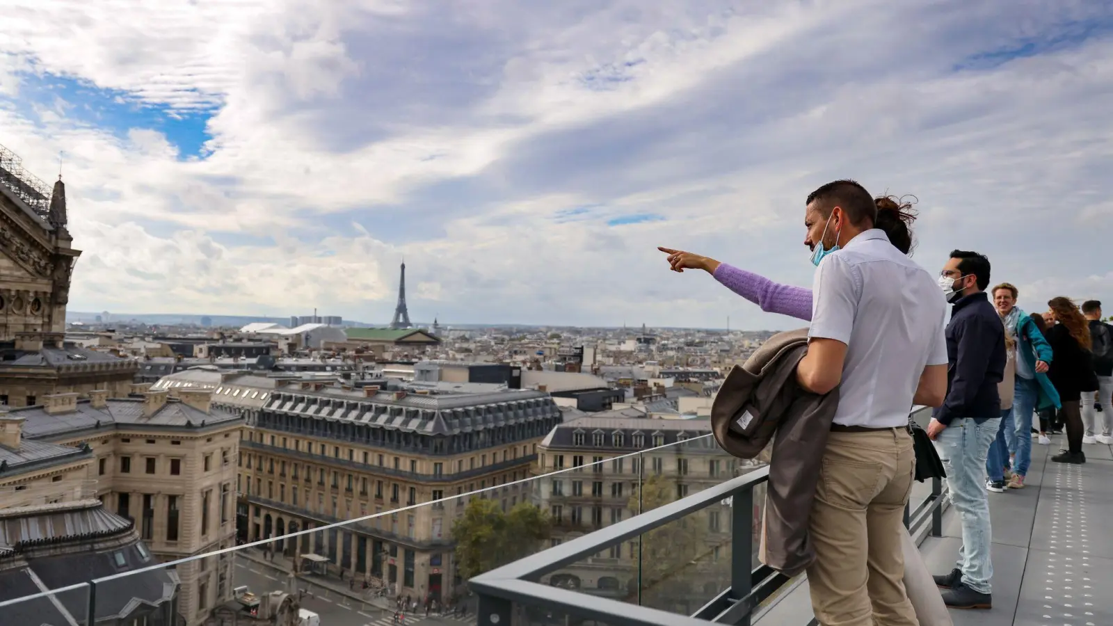 Hallo Paris! Das ist jetzt wieder mit deutlich weniger Einschränkungen möglich. (Foto: Jan Woitas/dpa/dpa-tmn)