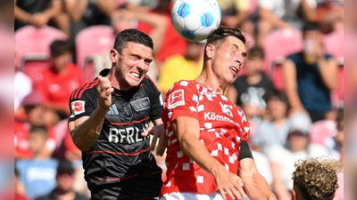 Robin Gosens (l) wird für den 1. FC Union Berlin so schnell kein Kopfballduell mehr bestreiten. (Foto: Torsten Silz/dpa)