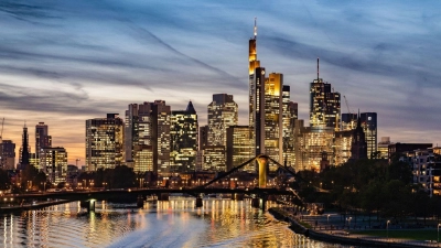 Frankfurt hat Deutschlands bekannteste Skyline mit ikonischen Bauten wie dem Commerzbank-Tower. (Foto: Frank Rumpenhorst/dpa)