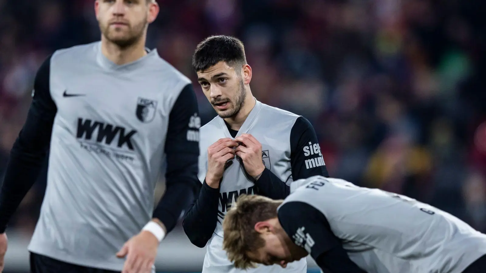 Der FC Augsburg verleiht den Linksverteidiger David Čolina erneut nach Dänemark. (Foto: Tom Weller/dpa)