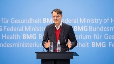 Karl Lauterbach (SPD), Bundesminister für Gesundheit hält lokale Maßnahen für richtig. (Foto: Christoph Soeder/dpa)