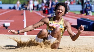 Souverän: Olympiasiegerin Malaika Mihambo ist in München auf Goldkurs im Weitsprung. (Foto: Sven Hoppe/dpa)