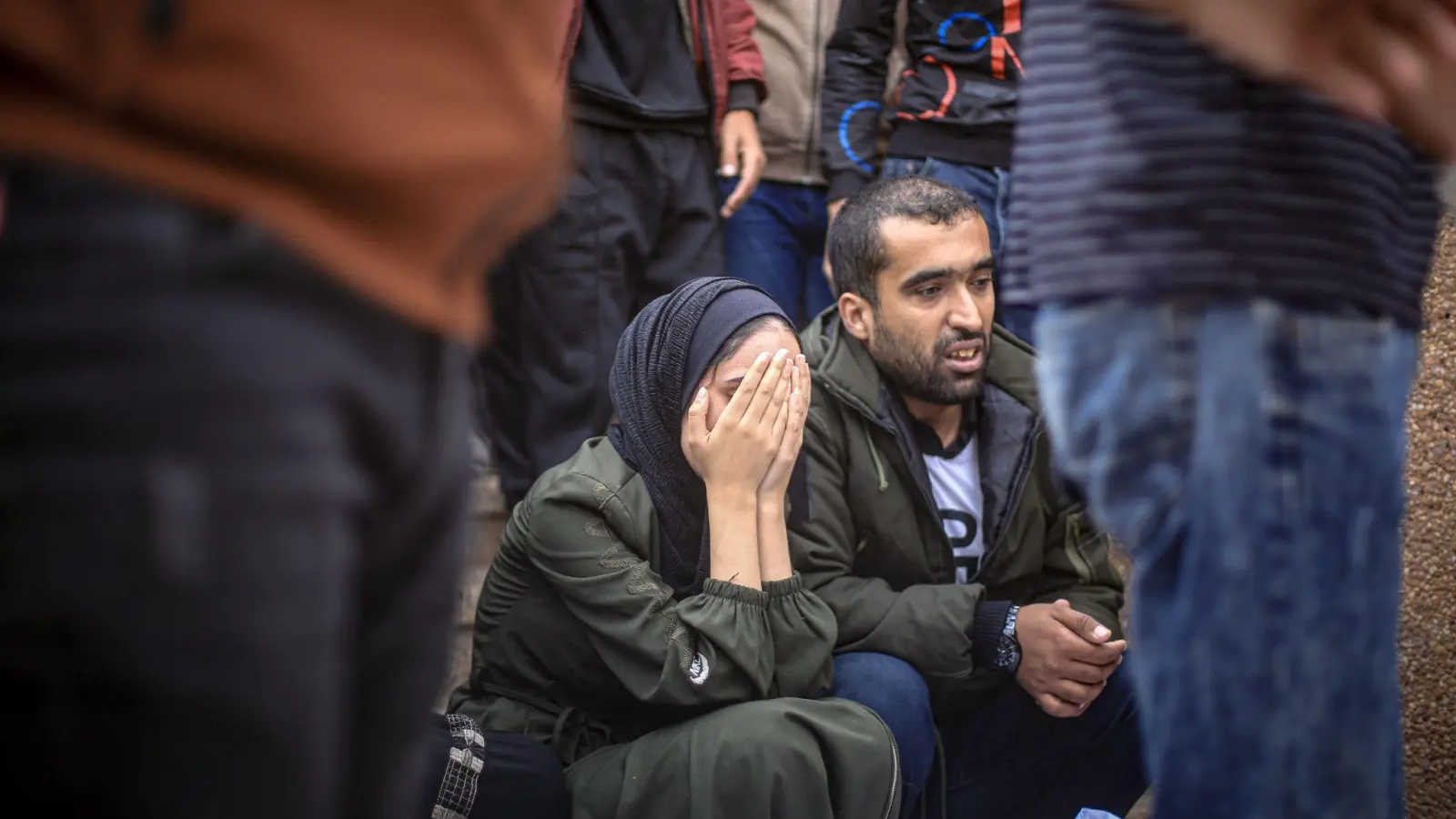 Trauer um Angehörige, die nach einem israelischen Bombenangriff ums Leben kamen. (Foto: Mohammed Talatene/dpa)