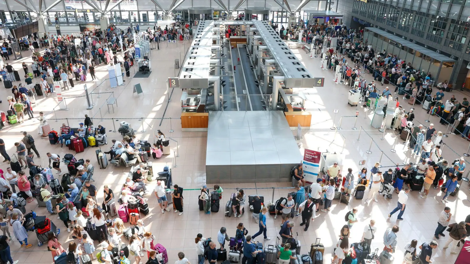 Weltweite Computer-Probleme treffen auch den Flugverkehr (Foto: Bodo Marks/dpa)