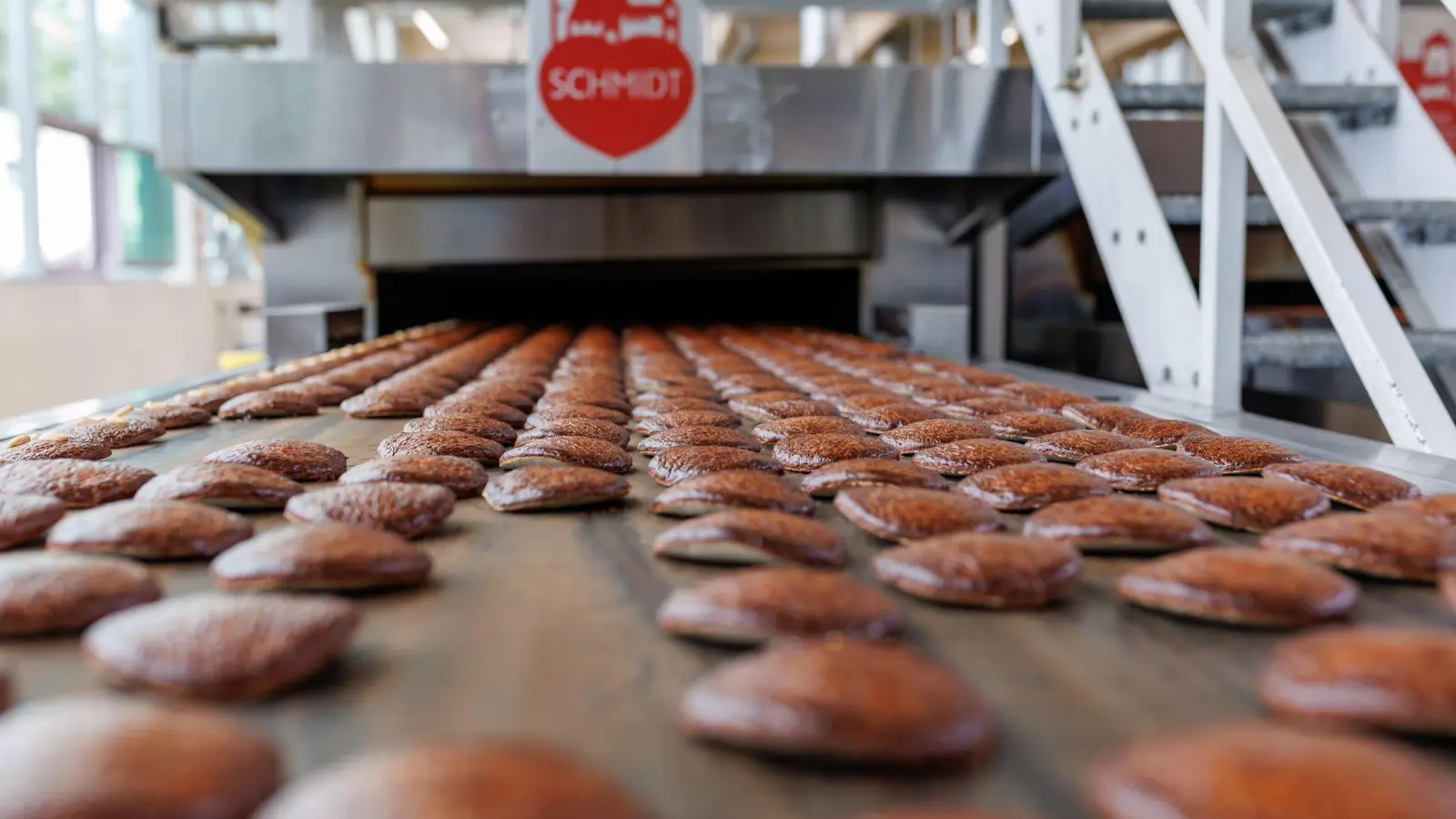 Die Aufregung um den EU-Vorstoß ist unter anderem bei den Nürnberger Lebkuchenherstellern groß. (Foto: Daniel Karmann/dpa)