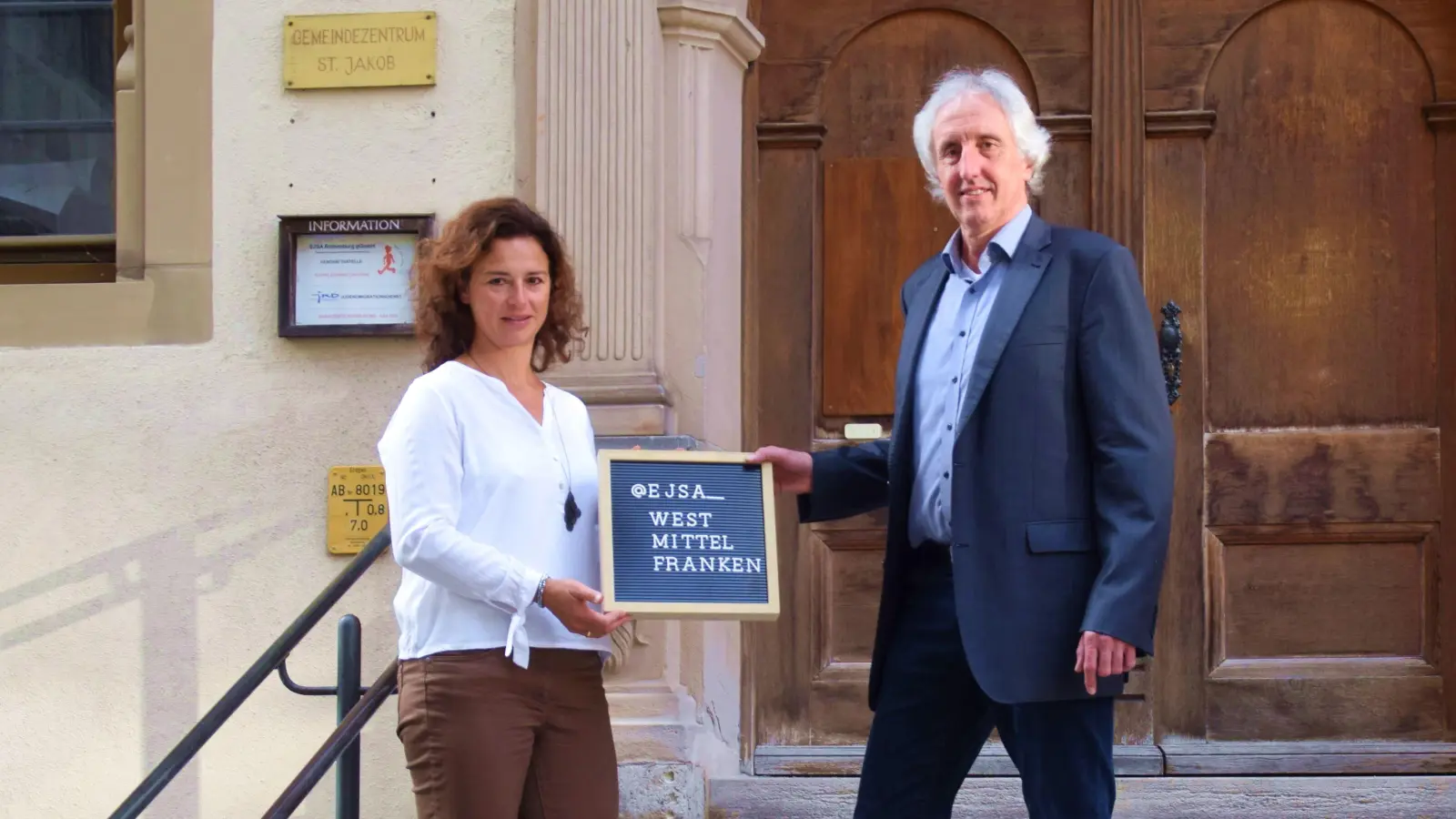 Thomas Raithel und Simone Vogt erläuterten auf einer Pressekonferenz die Übernahme der EJSA durch die Arche. Vorerst erreicht man die EJSA noch am Kirchplatz 13 in Rothenburg. (Foto: Gerhard Krämer)