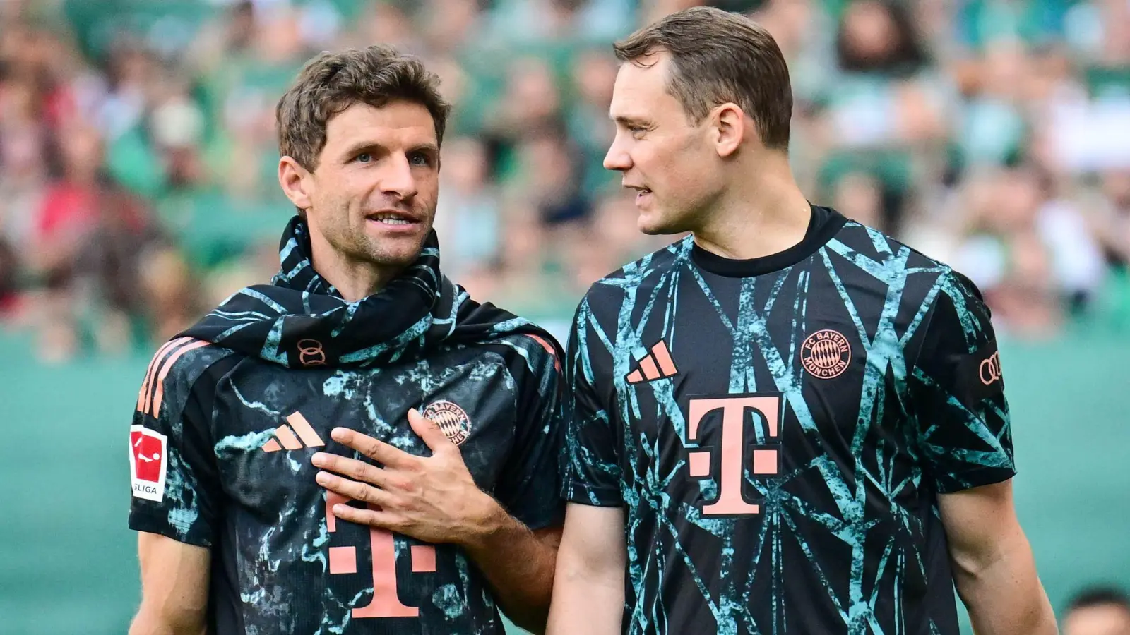 Thomas Müller (l) und Manuel Neuer nehmen zum Start ins Fußballjahr besondere Rollen ein. (Foto: Sina Schuldt/dpa)