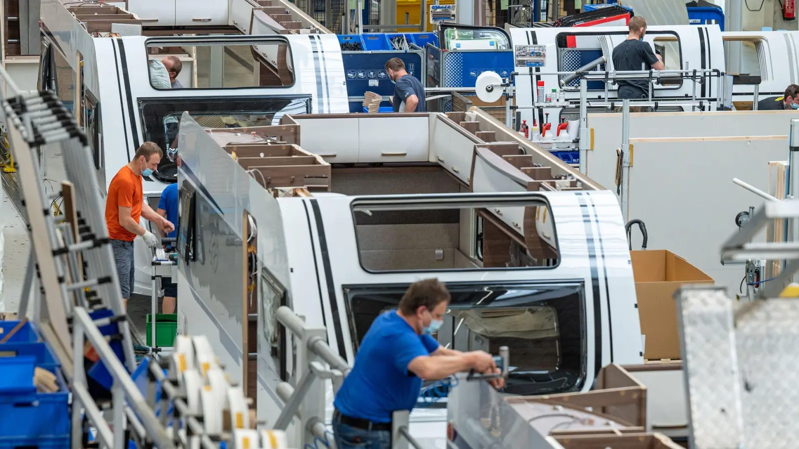 Obwohl die Nachfrage hoch ist, musste der Wohnwagen- und Wohnmobilhersteller Knaus Tabbert seine Prognose erneut kürzen. (Archivbild) (Foto: Armin Weigel/dpa)