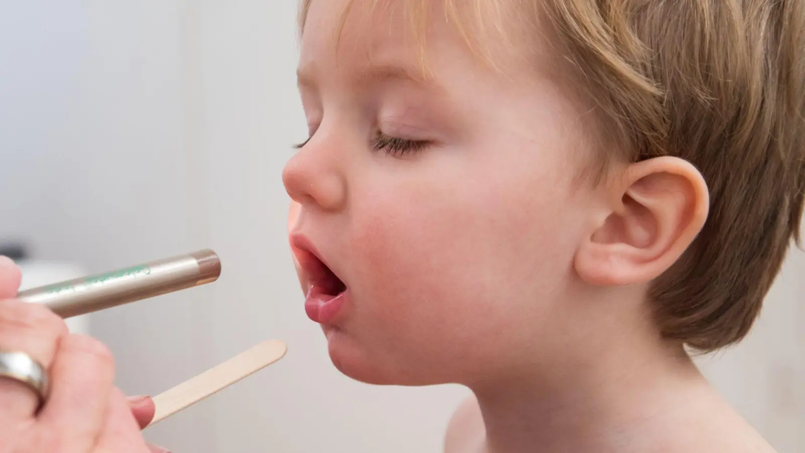 Die Hand-Fuß-Mund-Krankheit gilt als Kinderkrankheit, da vor allem Kinder unter zehn Jahren betroffen sind. (Foto: Christin Klose/dpa-tmn)