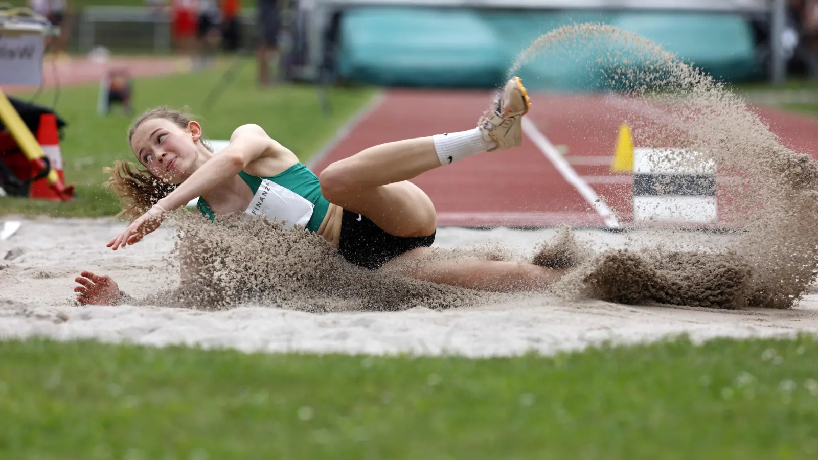 Anders als im Hochsprung verpasste Leonie Schinko im Weitsprung die DM-Norm. Aber es war knapp. (Foto: Theo Kiefner)