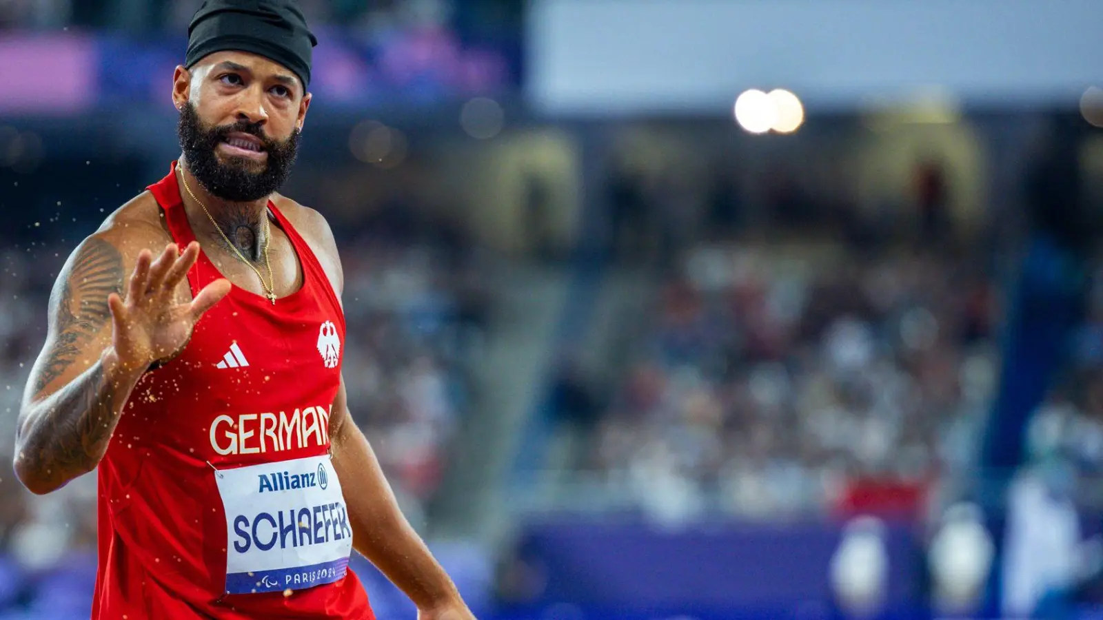 Leon Schäfer gelang die Wiedergutmachung im Vorlauf über 100 Meter. (Foto: Jens Büttner/dpa)