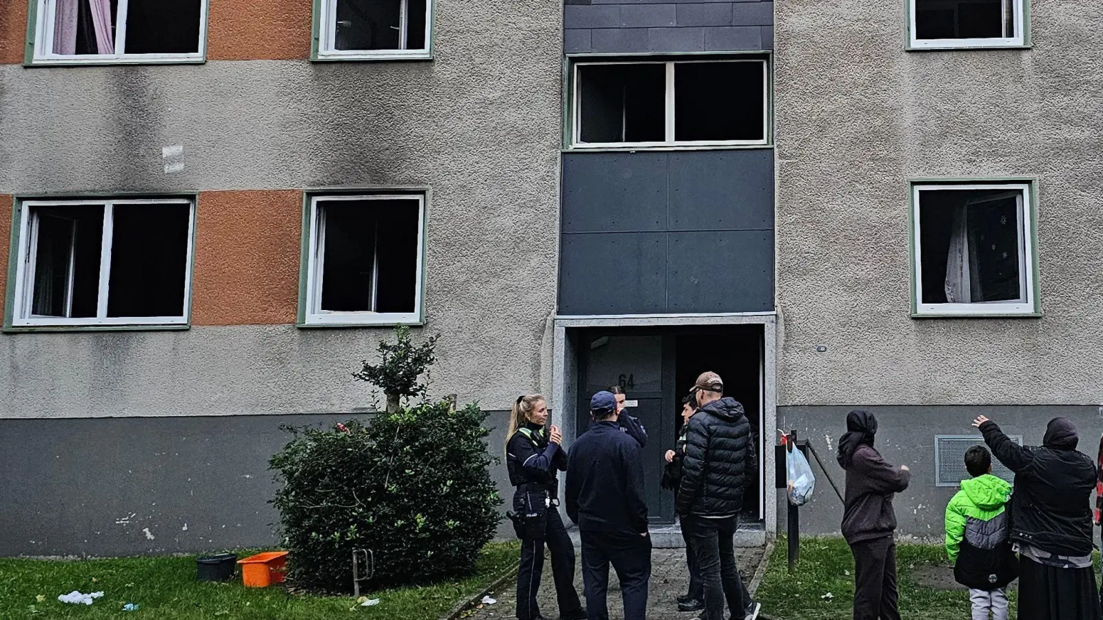 Nach den Bränden am Samstagnachmittag in Essen ist ein Tatverdächtiger festgenommen worden. (Foto: Markus Gayk/dpa)