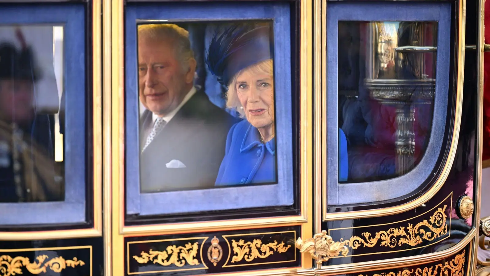 Exakt 33 Minuten soll die Kutschfahrt von der Westminster Abbey bis zum Buckingham-Palast dauern. (Foto: Leon Neal/PA Wire/dpa)