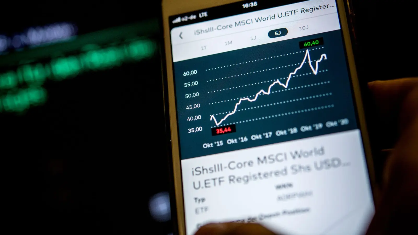 Können das Verlustrisiko im Depot senken: ETFs auf weltweit streuende Indizes wie den MSCI World. (Foto: Zacharie Scheurer/dpa-tmn)