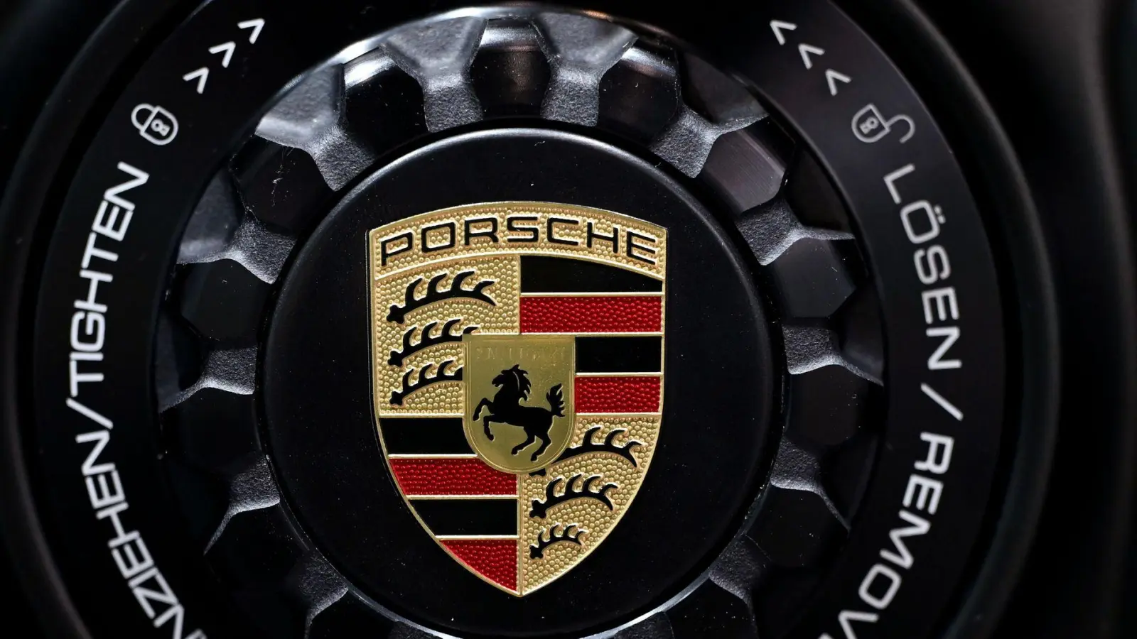 Der Sportwagenbauer Porsche hat 2024 weniger Autos verkauft als zuvor. (Archivbild) (Foto: Marijan Murat/dpa)