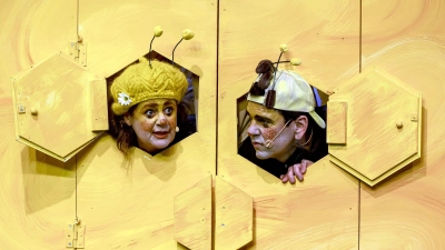 Ziemlich beste Freunde: Maike Frank als Maja und Andreas Peteratzinger als Hubsi in „Die Biene Maja”. (Foto: Landestheater/Hans von Draminski)